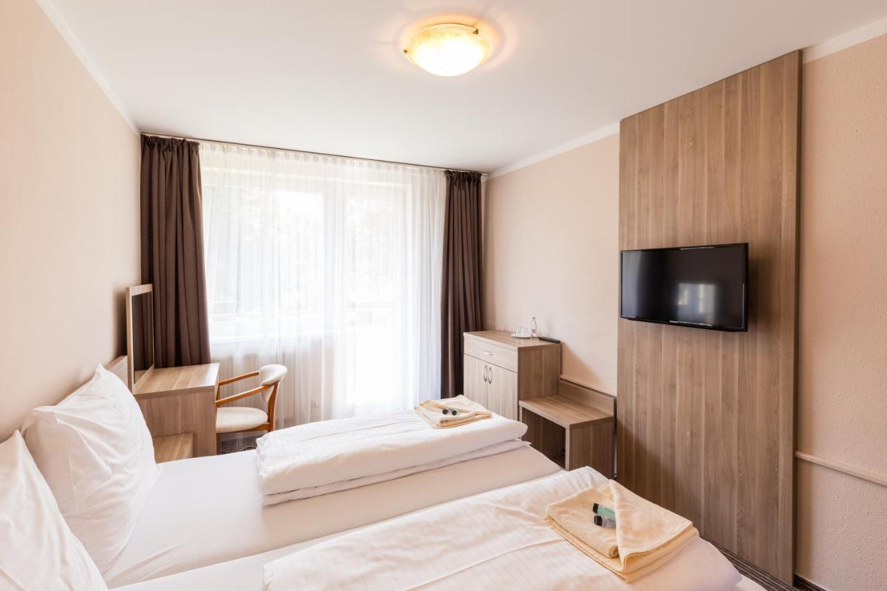 Bed & Breakfast Hotel Perla Нове-Место-над-Вагом Екстер'єр фото